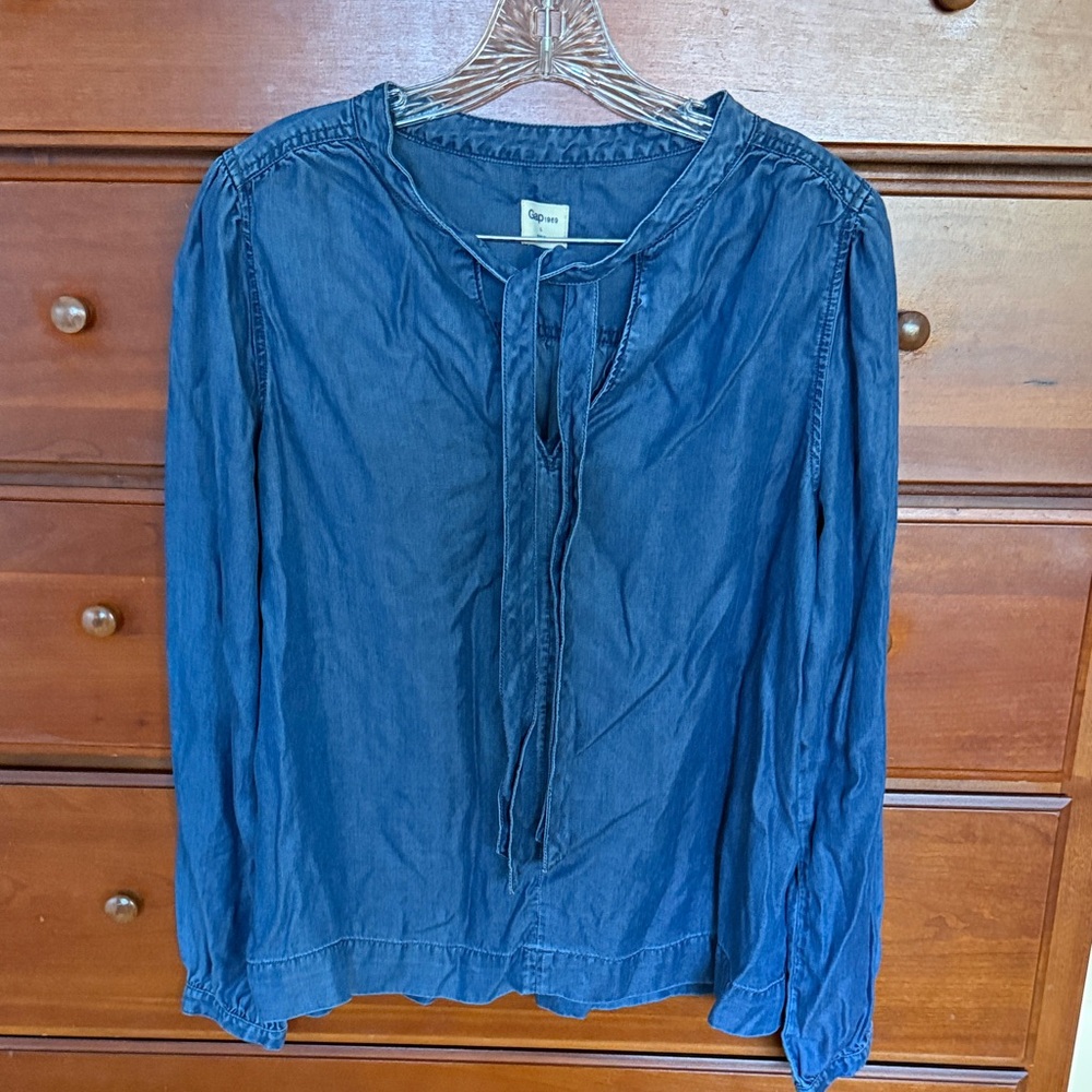 GAP blouse with Tie Detail